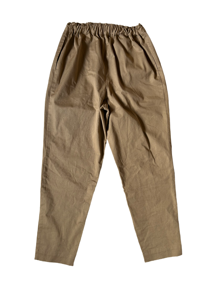 TUCK TAPERED PANTS