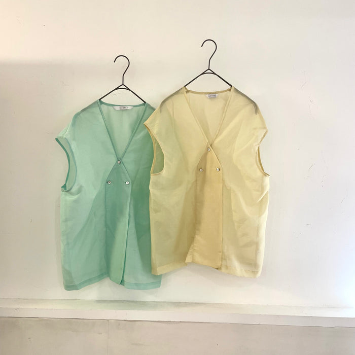 silk 3botton blouse