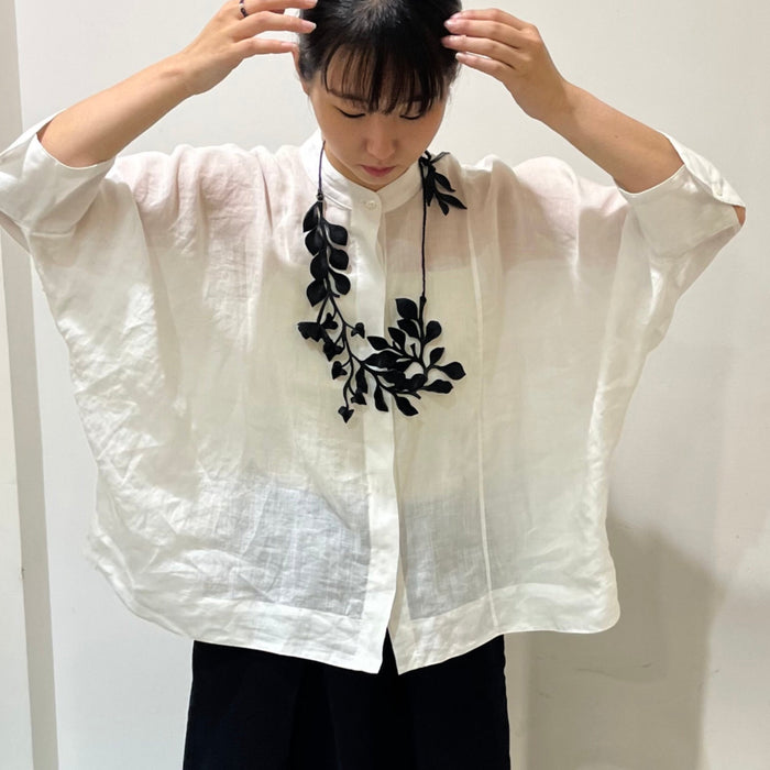 Ramie lawn  back tuck shirt